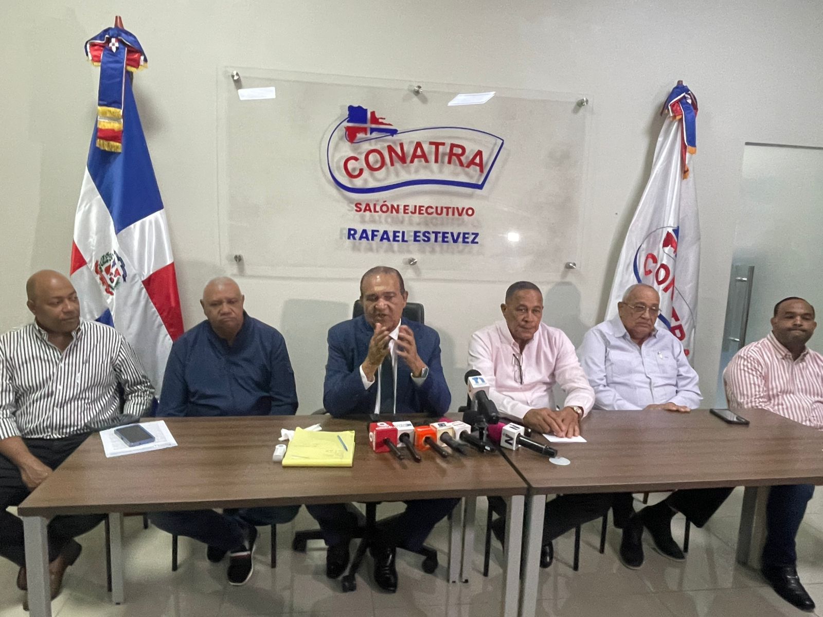 Conatra anuncia pospone aumento del pasaje hasta tanto el gobierno analice propuesta integral para congelar precios gasoil.