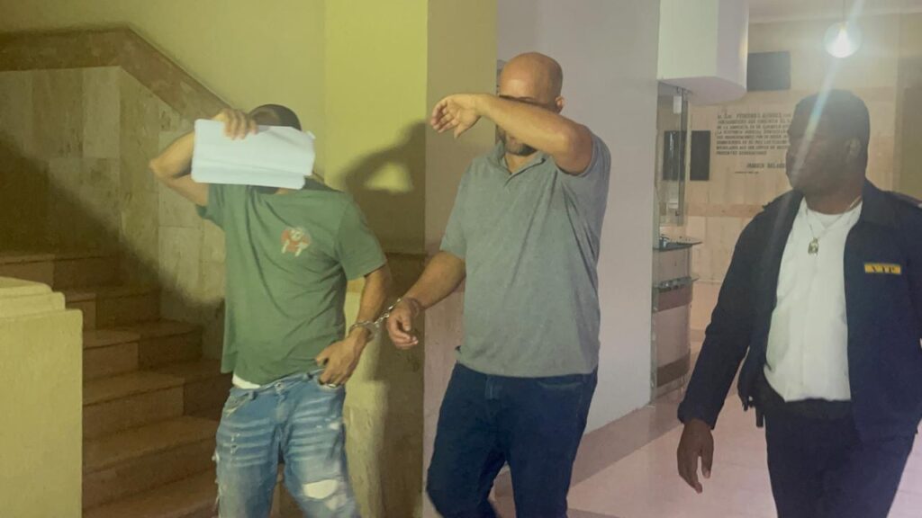 Dictan tres meses de prisión preventiva contra acusados de millonario robo en joyería de Santiago