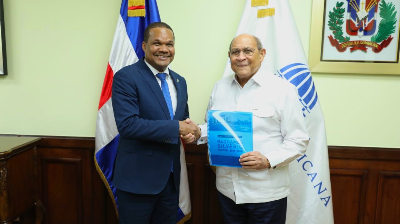 Radhamés Silverio y ministro del MESCyT abordan la alineación de la oferta curricular de la UASD con el desarrollo de las comunidades