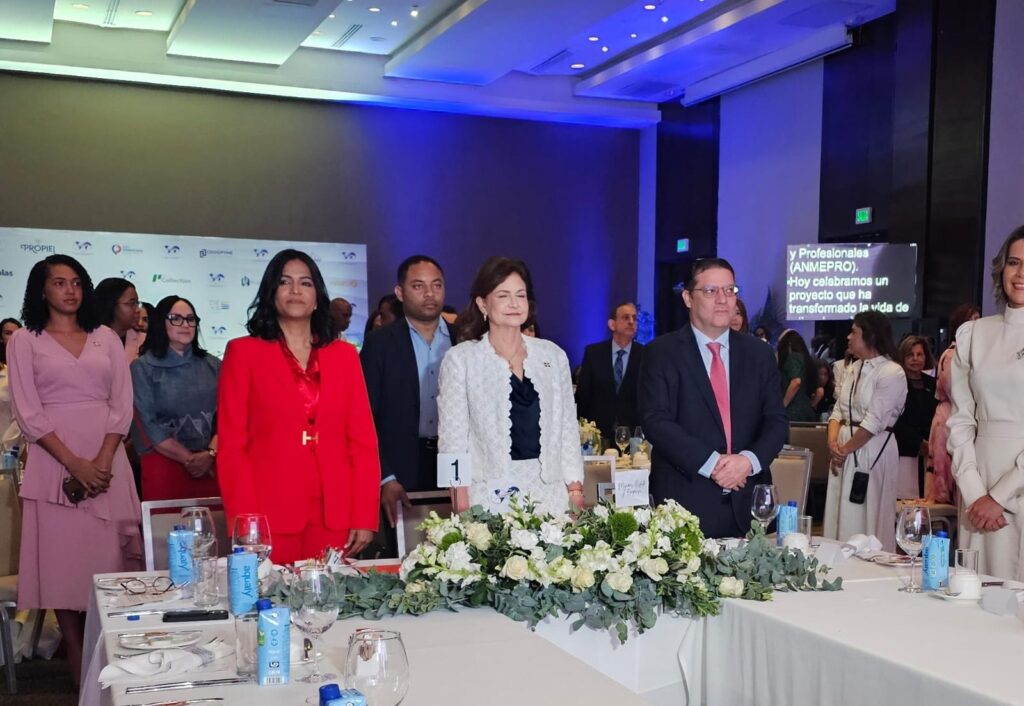 ANMEPRO resalta incidencia del liderazgo femenino en el desarrollo del país en su 39 aniversario