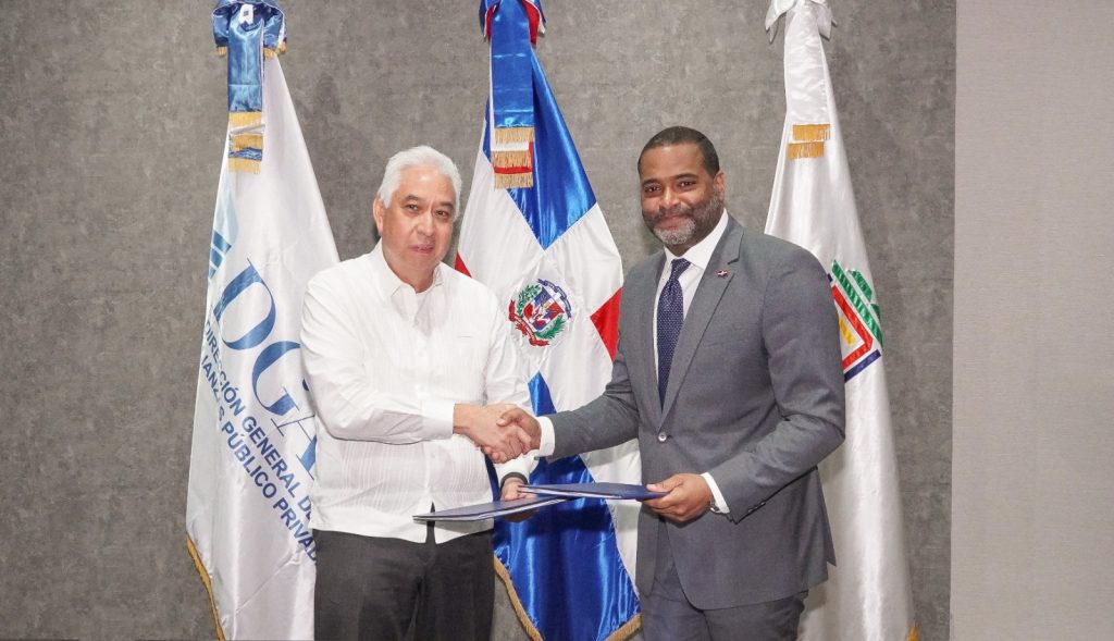 DGAPP y UNICARIBE acuerdan impulsar formación en alianzas público-privadas