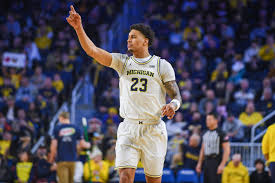 El dominicano Yaxel Lendeborg está a solo un paso de hacer historia grande en el baloncesto universitario de EE. UU.