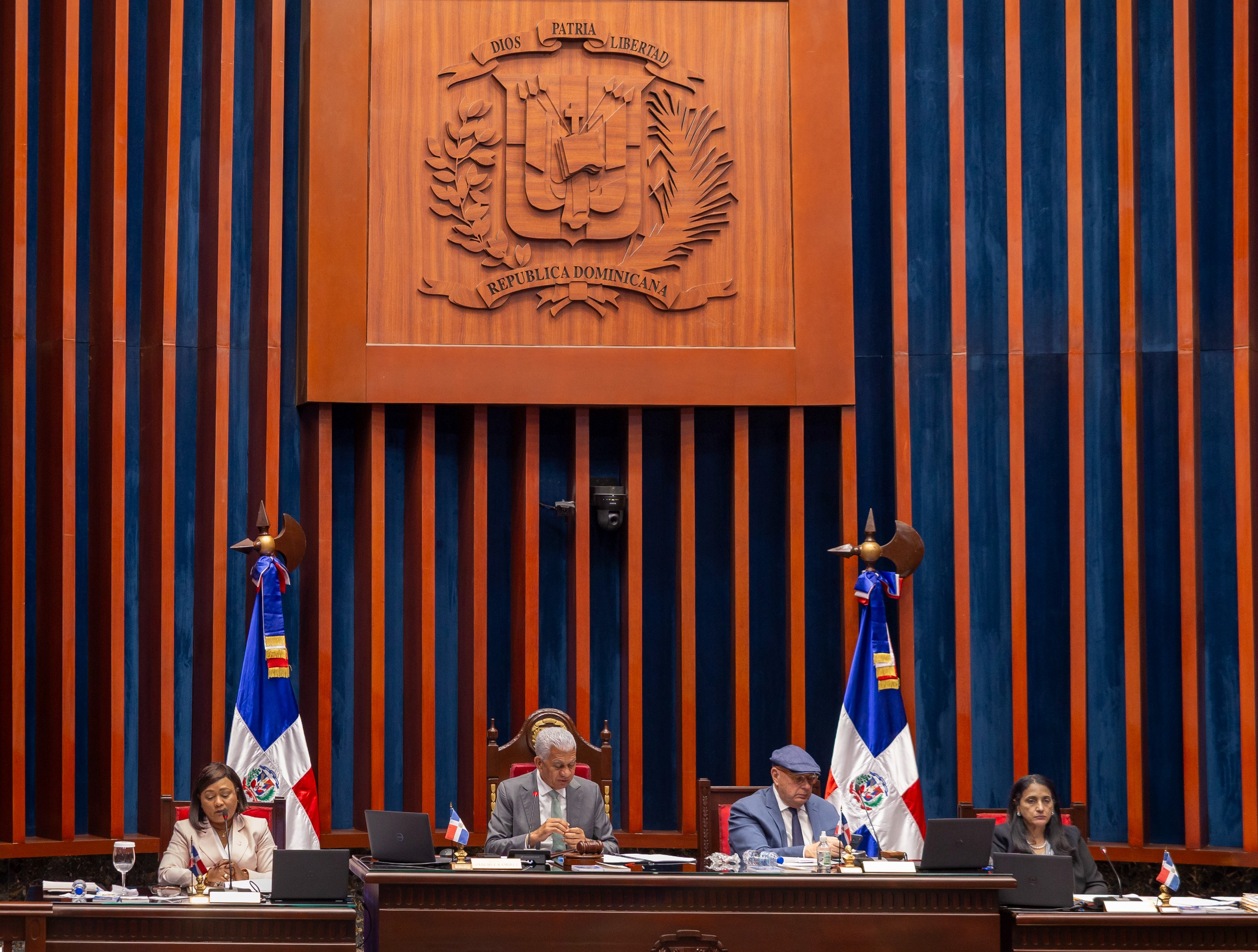 Senado aprueba ley que crea marco regulatorio para la inversión nacional y extranjera
