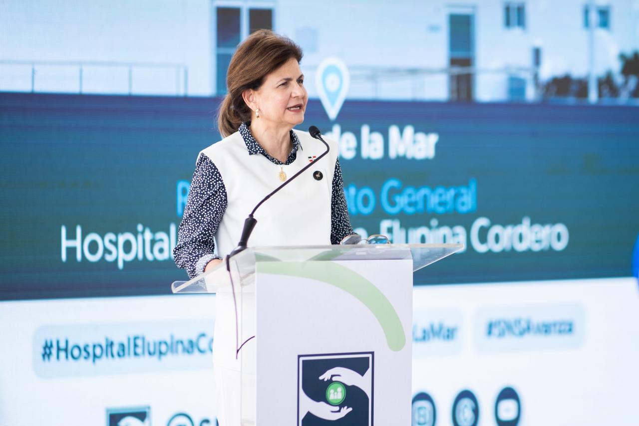 Vicepresidenta Raquel Peña entrega remozado hospital y obras que fortalecen a Sabana de la Mar