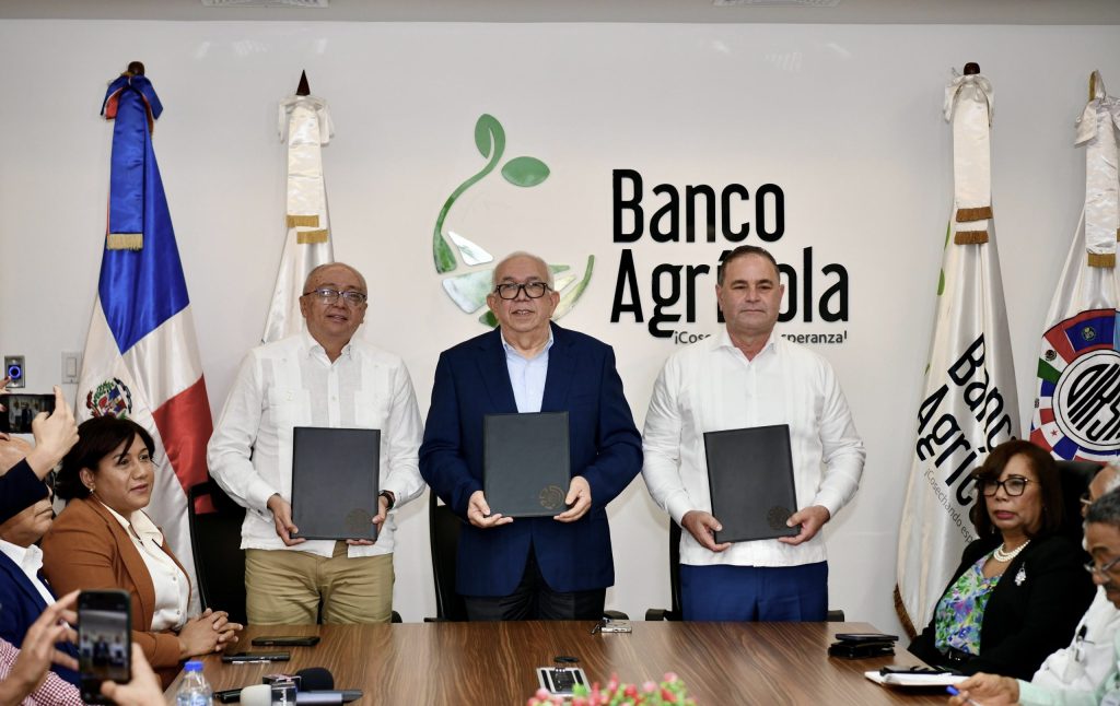 El Bagrícola firma acuerdo para disminuir riesgos sanitarios en la producción agropecuaria