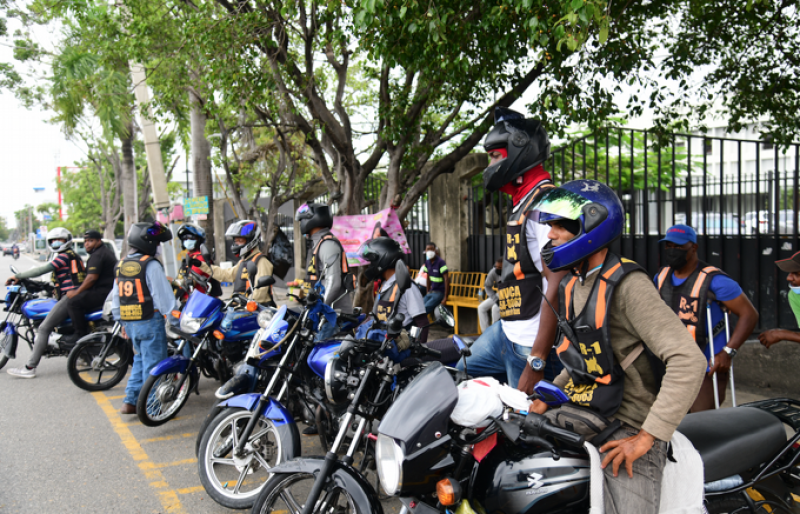 El Intrant inicia un plan para regular las paradas de motoconchos