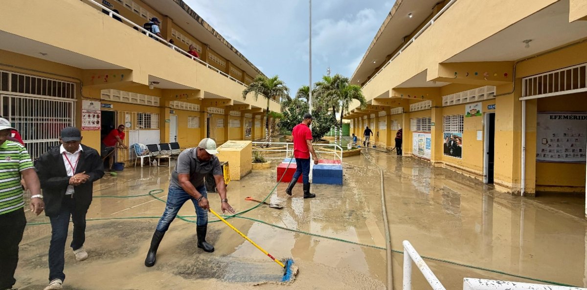 Gobierno invertirá RD$18 mil millones para reducir déficit de aulas públicas