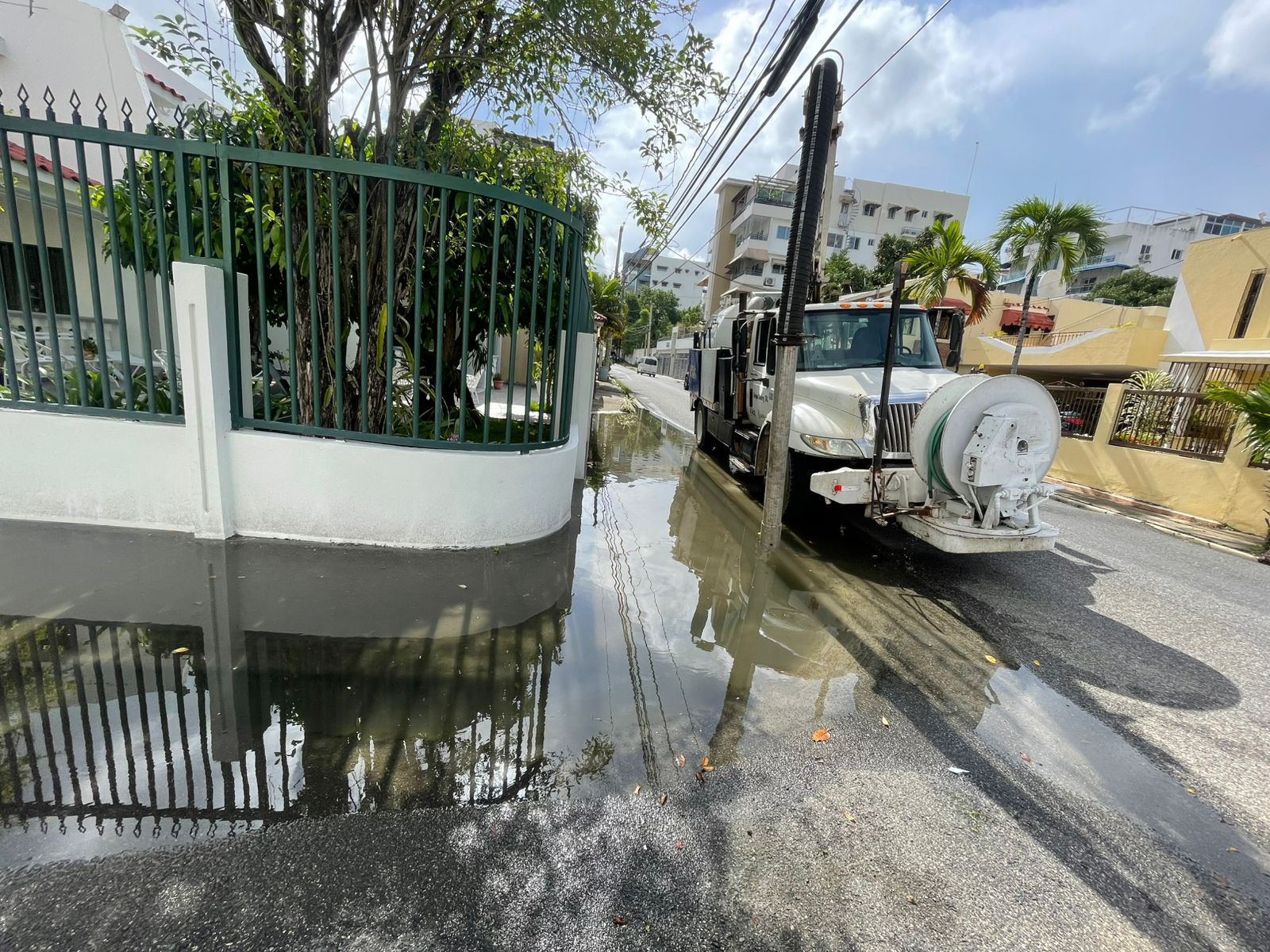 Alcaldía del Distrito Nacional intensifica operativos de limpieza ante la incidencia de una vaguada