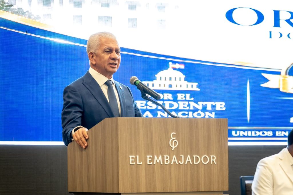Ricardo de los Santos afirma que acuerdo migratorio con EE. UU. respeta la Constitución y la soberanía nacional