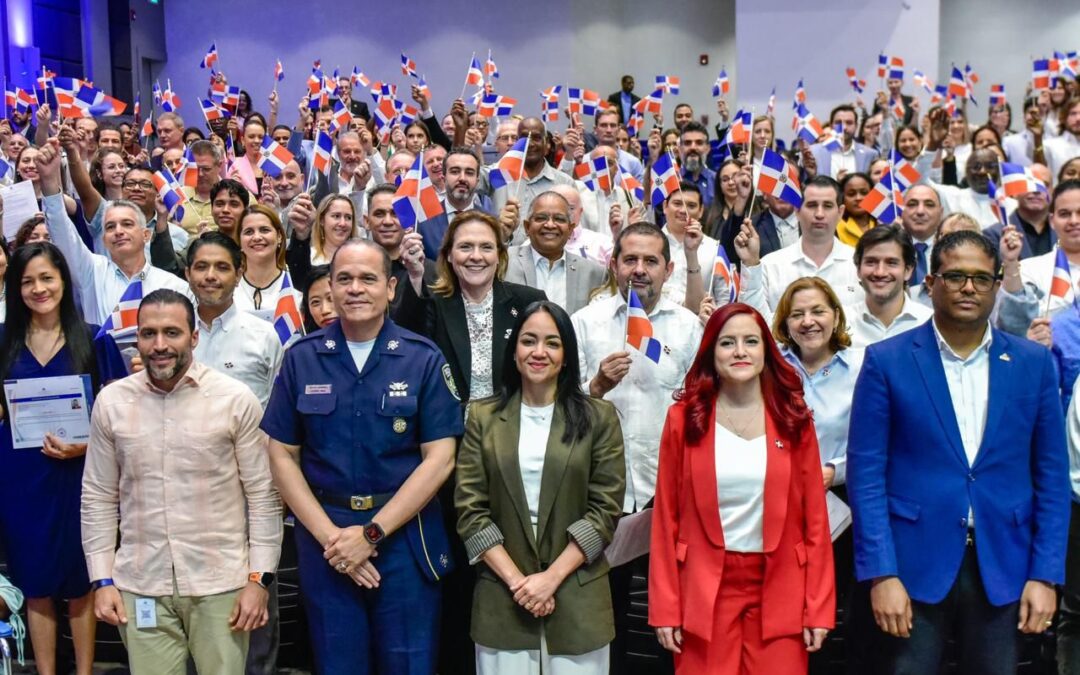 Ministra de Interior y Policía juramenta a 149 extranjeros que asumen nacionalidad dominicana