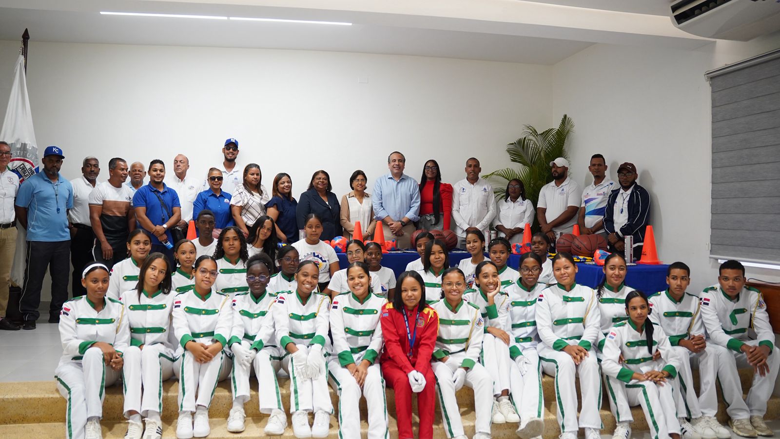 De extremo a extremo: INEFI activa histórica gira  nacional de entrega de utilería deportiva 