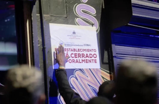 Autoridades clausuran más de 25 centros de expendio de bebidas alcohólicas en Santo Domingo Norte