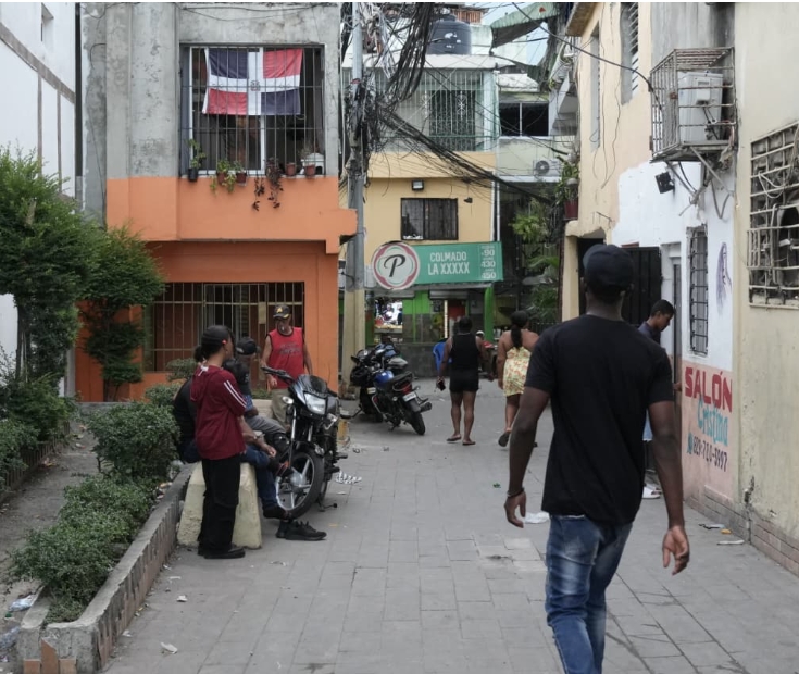 Residentes del Ensanche Quisqueya destacan efectividad del patrullaje policial