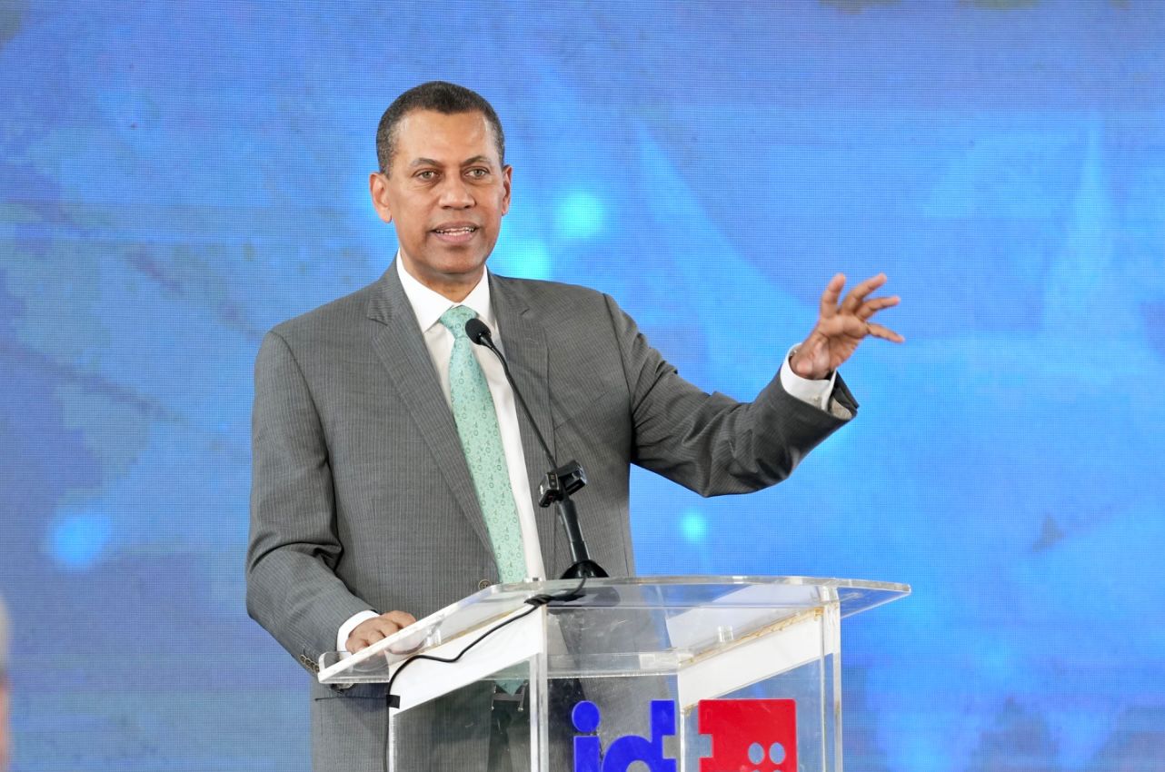 Indotel impulsa inclusión tecnológica con entrega de Canasta Digital Social 3.0 a más de 350 personas en Circunscripción 3 del DN