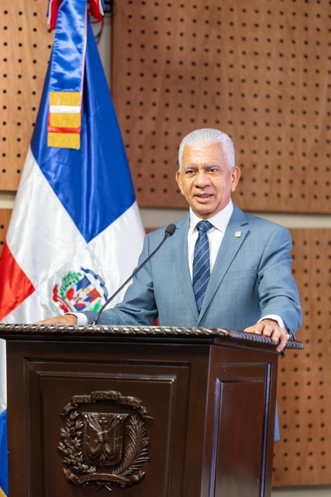 Senado realiza conversatorio sobre ley que regula la intermediación y la publicidad inmobiliaria