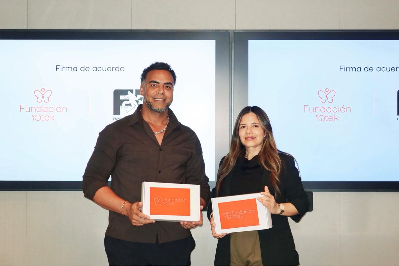 Fundación iQtek y Boomstick23 Foundation suscriben acuerdo para impulsar la formación tecnológica de jóvenes
