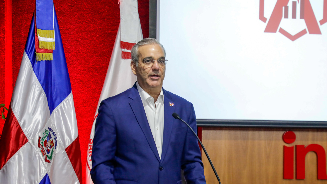 Presidente Luis Abinader aboga por un equilibrio entre eficiencia económica y justicia social durante encuentro en Intec
