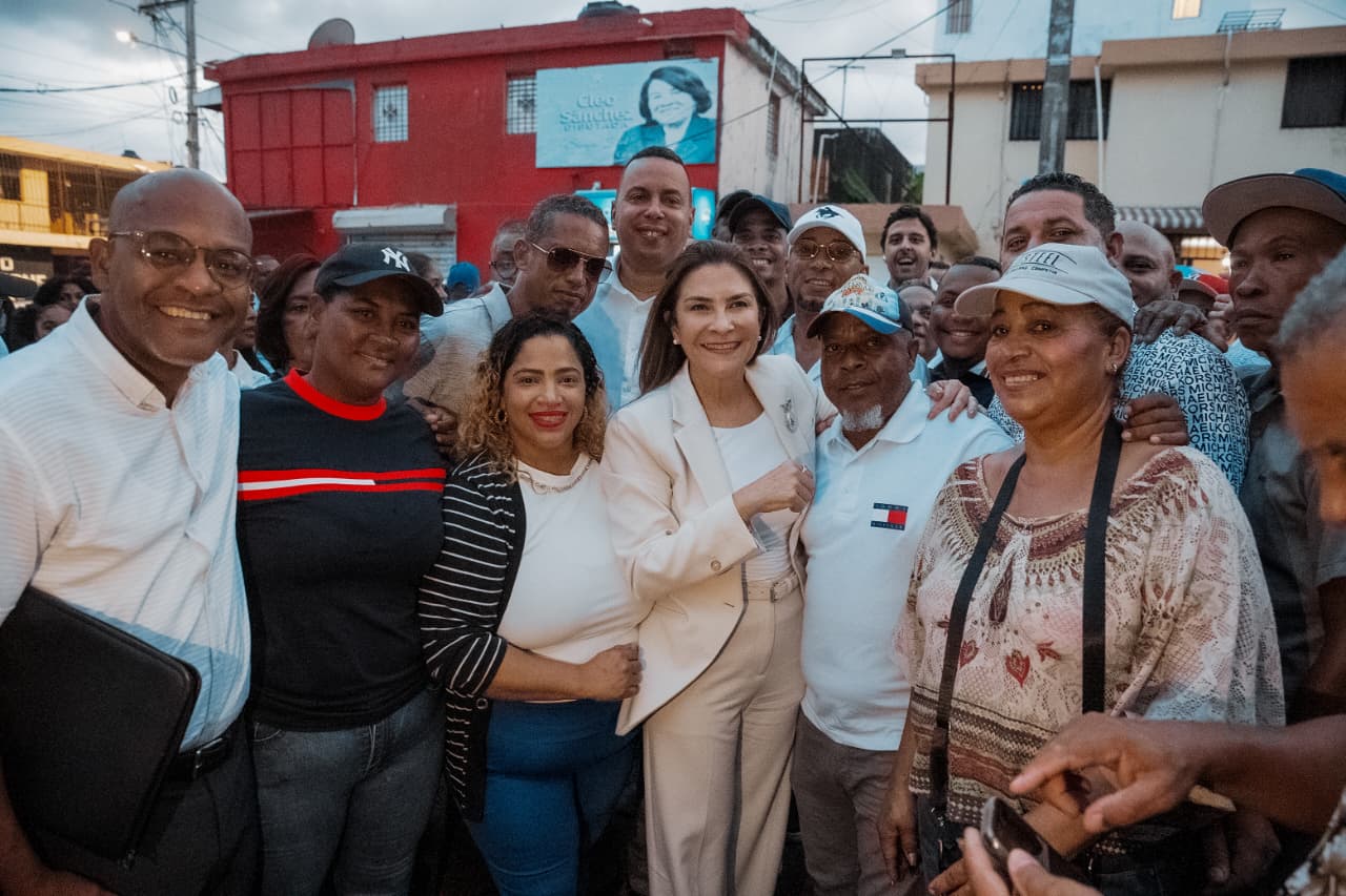 Carolina Mejía ilumina 38 calles de Cristo Rey con 287 lámparas LED