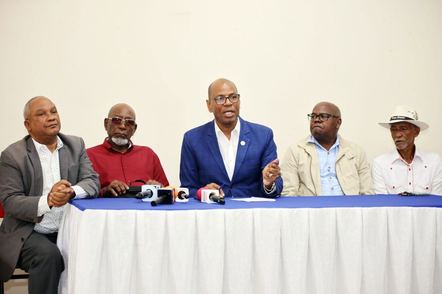 Denuncian empresarios intentan apoderarse de terrenos privados y del CDP en Boca Chica