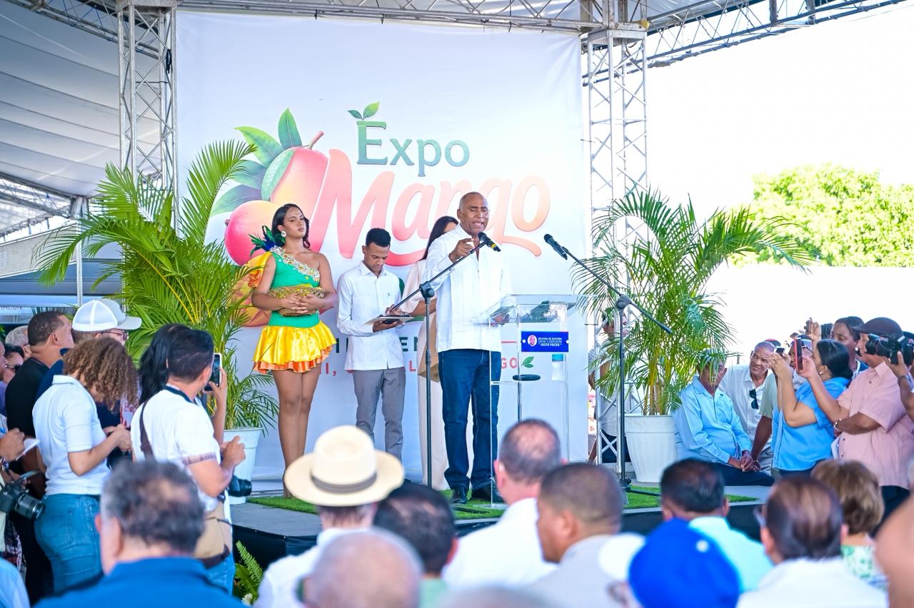 Julito Fulcar resalta crecimiento de las exportaciones del mango durante inauguración Expo Mango 2026
