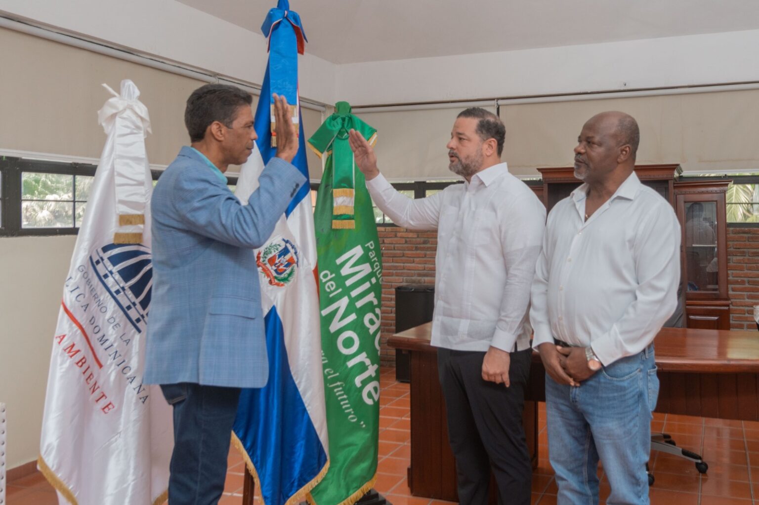 Juramentan nuevo administrador del Parque Mirador Norte