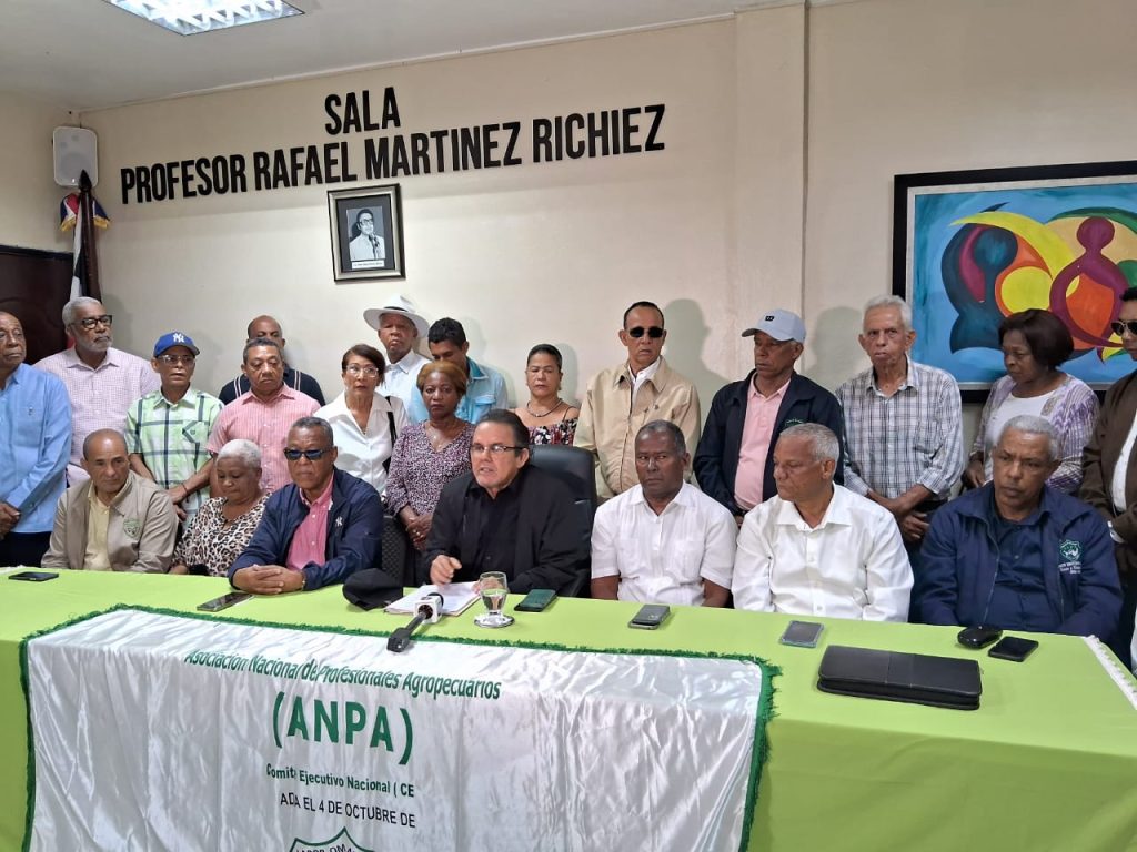 Agrónomos piden al presidente Luis Abinader una respuesta definitiva a sus demandas y advierten que de ser necesario, marcharán al Palacio Nacional.