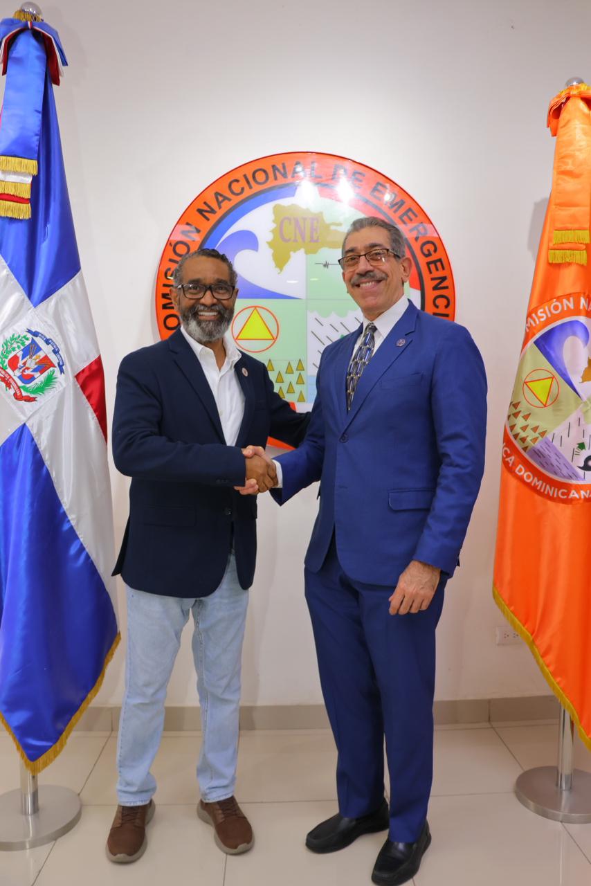 Aspirante a rector UASD, Jorge Asjana, visita la Defensa Civil y destaca su papel en la gestión de riesgos