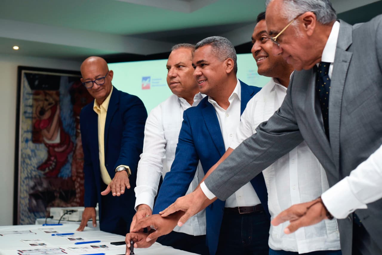 Presentan emisión postal oficial dedicada a los Juegos Centroamericanos y del Caribe 2026