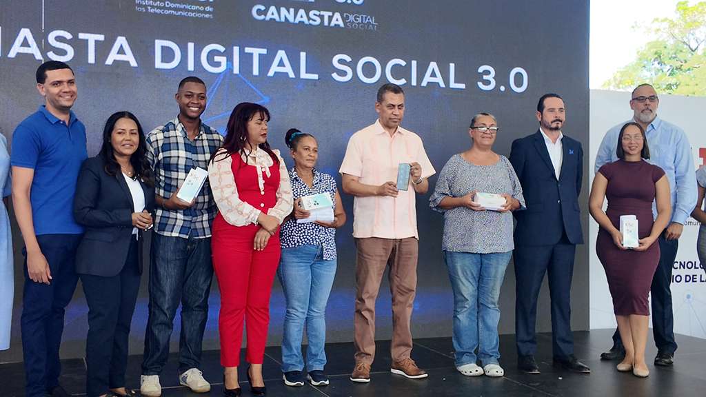 Indotel impacta más de 500 residentes de SDO con Canasta Digital Social 3.0