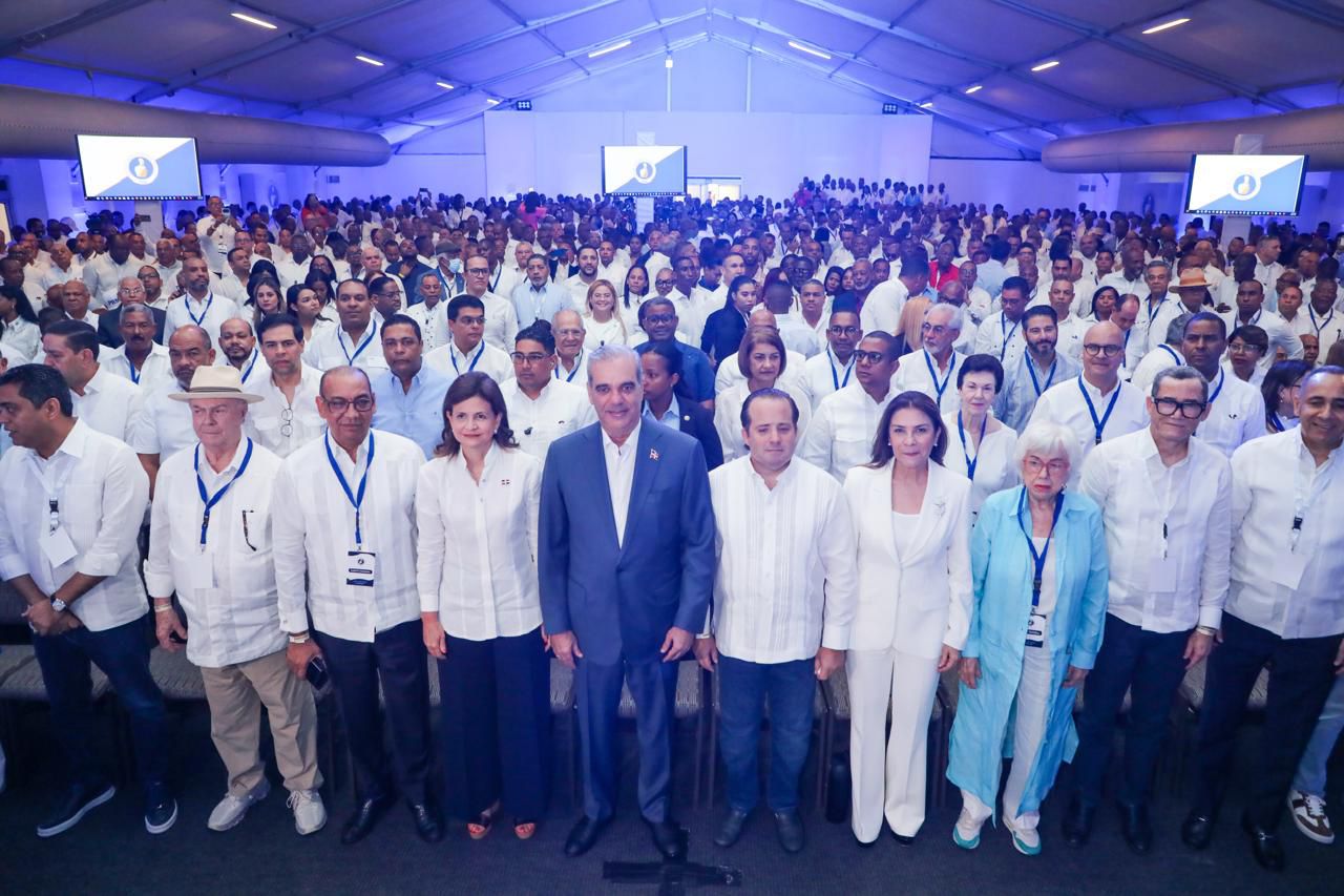Presidente Abinader llama a cuidar al PRM con “humildad, unidad y determinación”, aseguró que el partido continuará en el poder haciendo las grandes transformaciones iniciadas en 2020