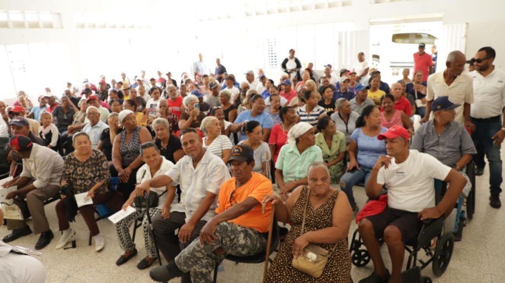 Conape realiza jornada servicios médicos y legales en Sánchez Ramírez