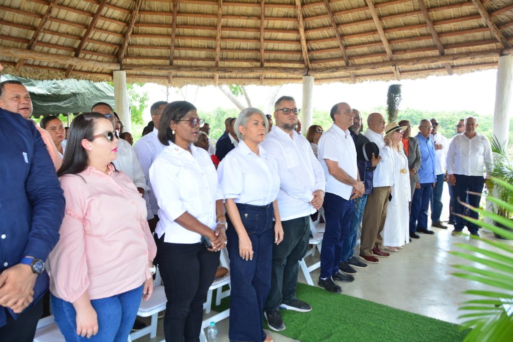 Hecmilio Galván inaugura Restaurante de Pescadores Tilamiches en Dajabón