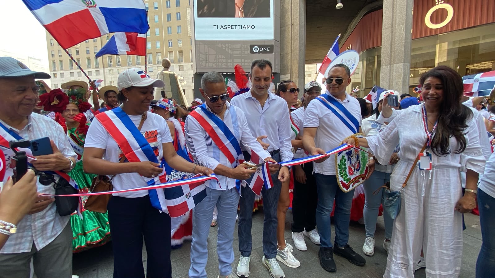 Milán se viste de dominicanidad con multitudinaria Parada Dominicana 2026