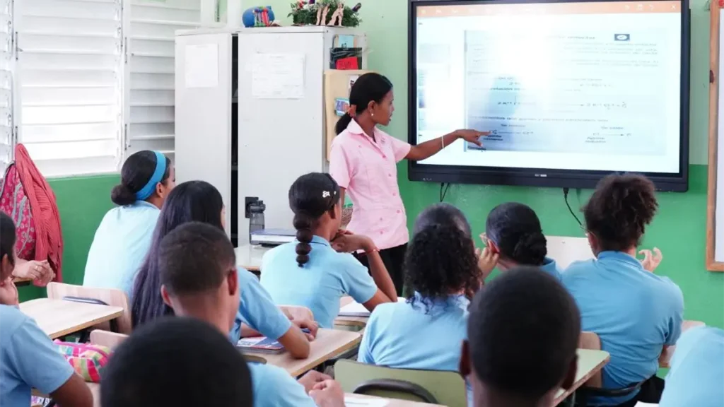 Más de 23 mil docentes completan primera semana de evaluación de desempeño