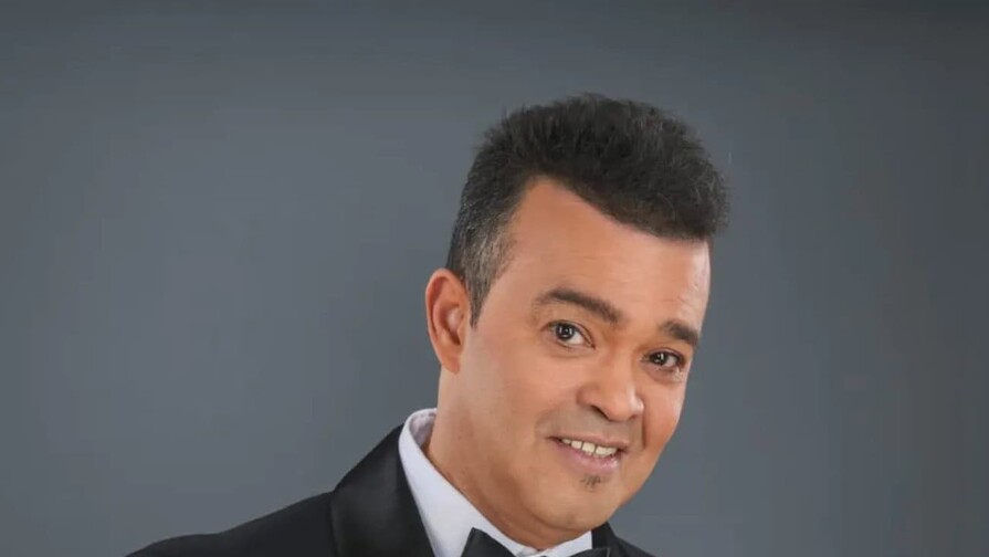Alex Bueno: la voz que atravesó generaciones y dejó una huella en la música dominicana