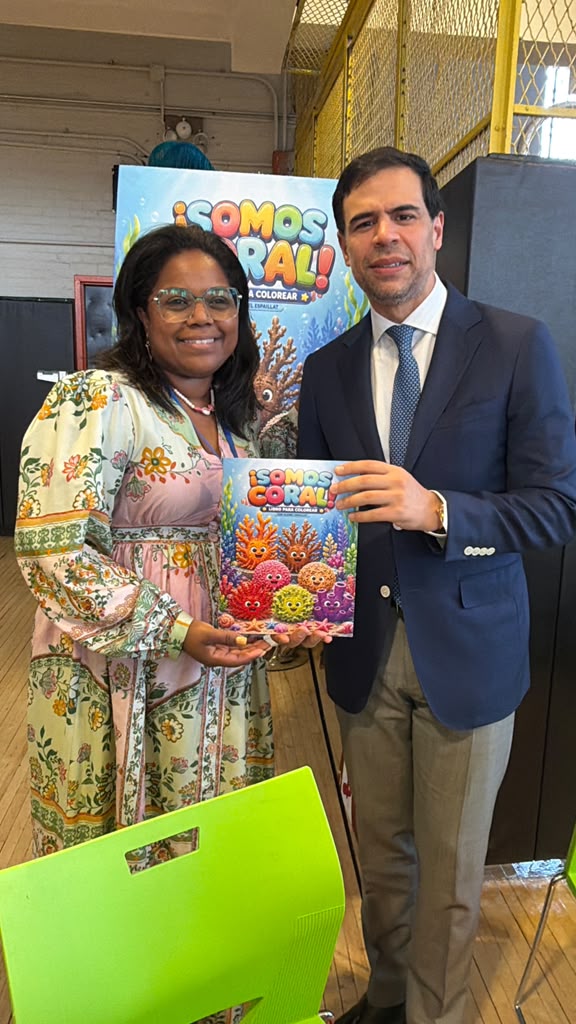 Susibel Espaillat presenta Somos Coral, un libro infantil que enseña a cuidar los océanos