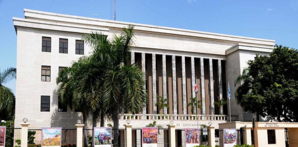 Educación confirma RD$9,000 millones para pagar incentivos por evaluación a maestros