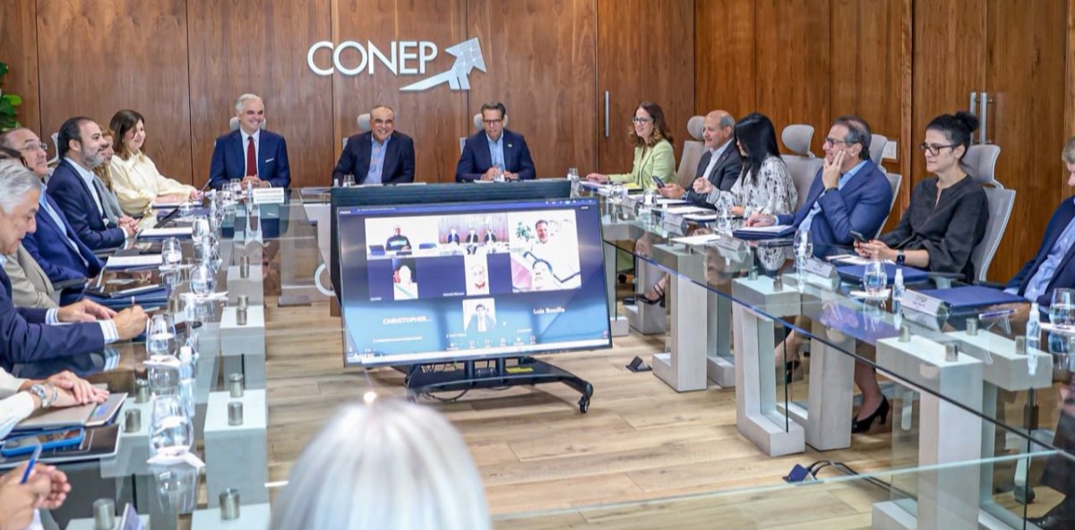 Ministro de Educación presenta a empresarios prioridades del sistema educativo nacional