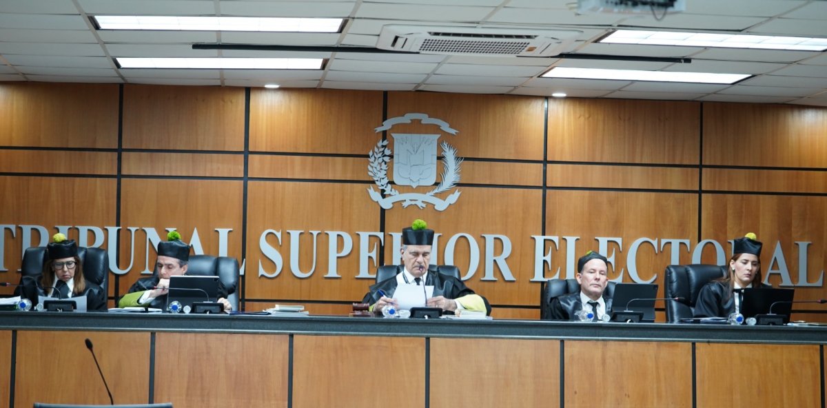 El TSE declina conocer recurso sobre reglamento para encuestas electorales aprobado por la JCE