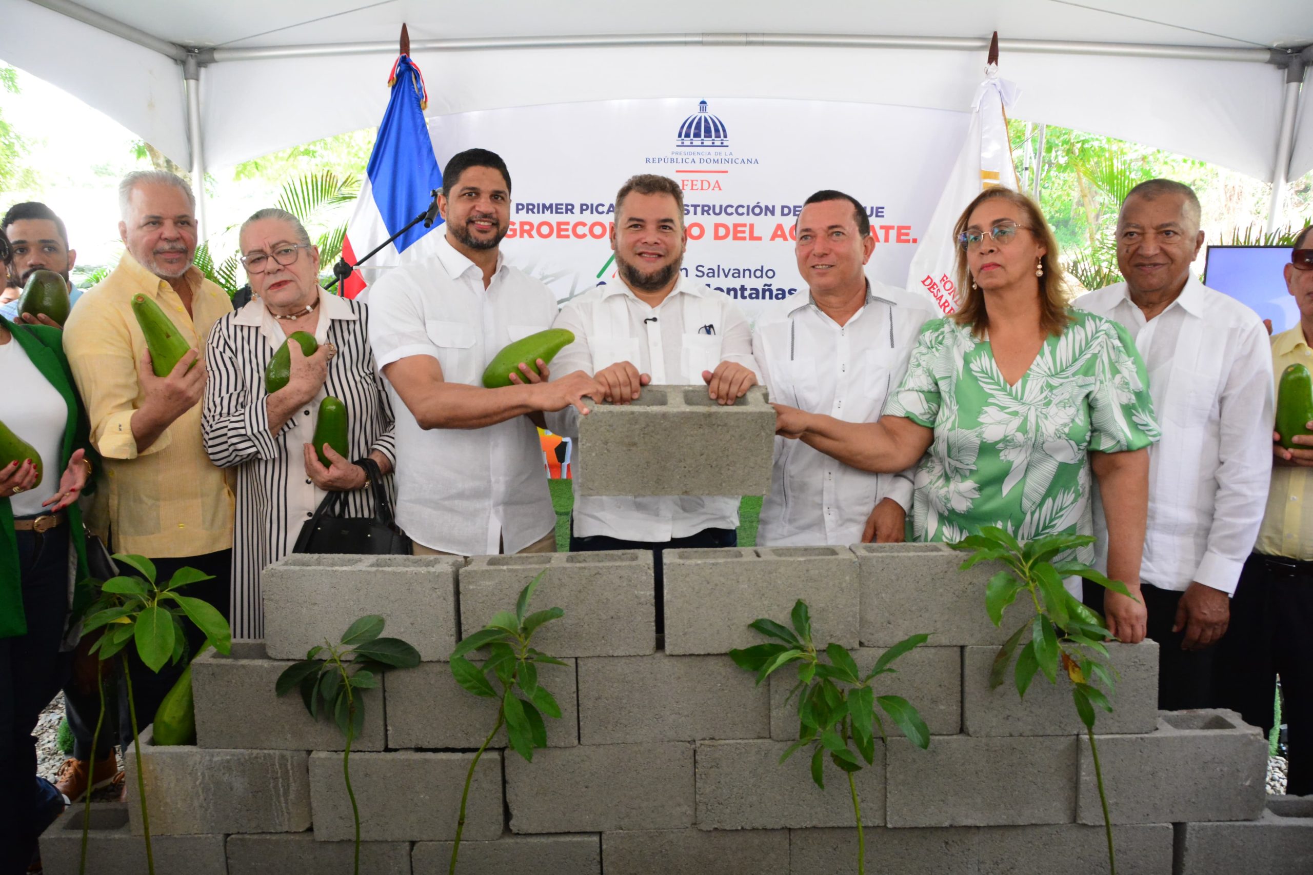 Gobierno inicia construcción de parque agroecológico que impulsará el turismo y la producción de aguacate en Cambita