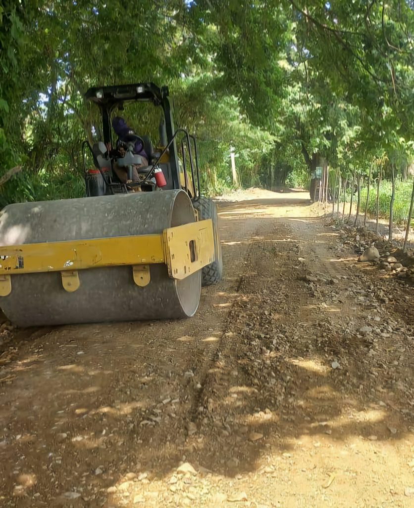 Agricultura interviene 300 kilómetros de caminos de penetración para fortalecer la producción