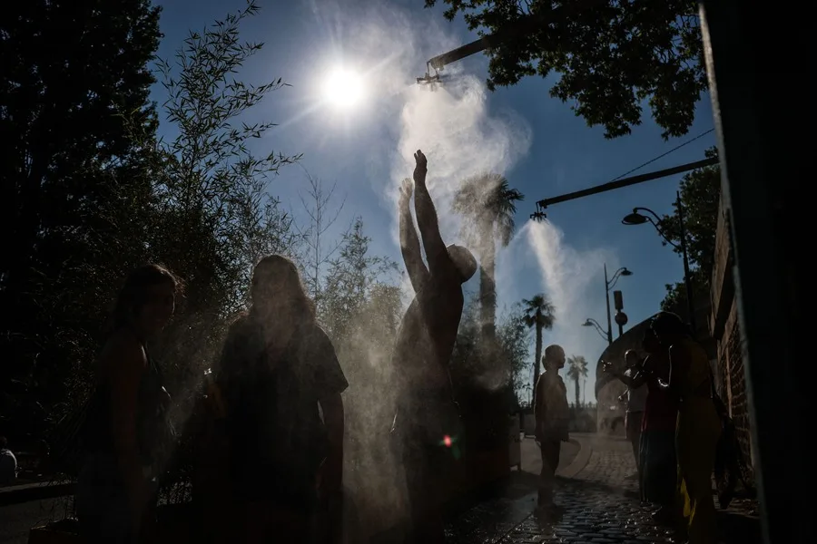 Fuertes tormentas dejan dos muertos y más de 53,000 hogares sin electricidad en Francia