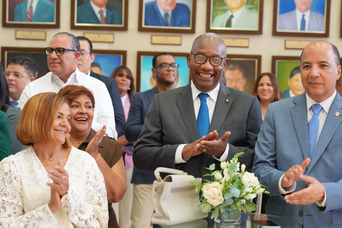 UASD incorpora retrato oficial de Editrudis Beltrán a su Galería de Exrectores