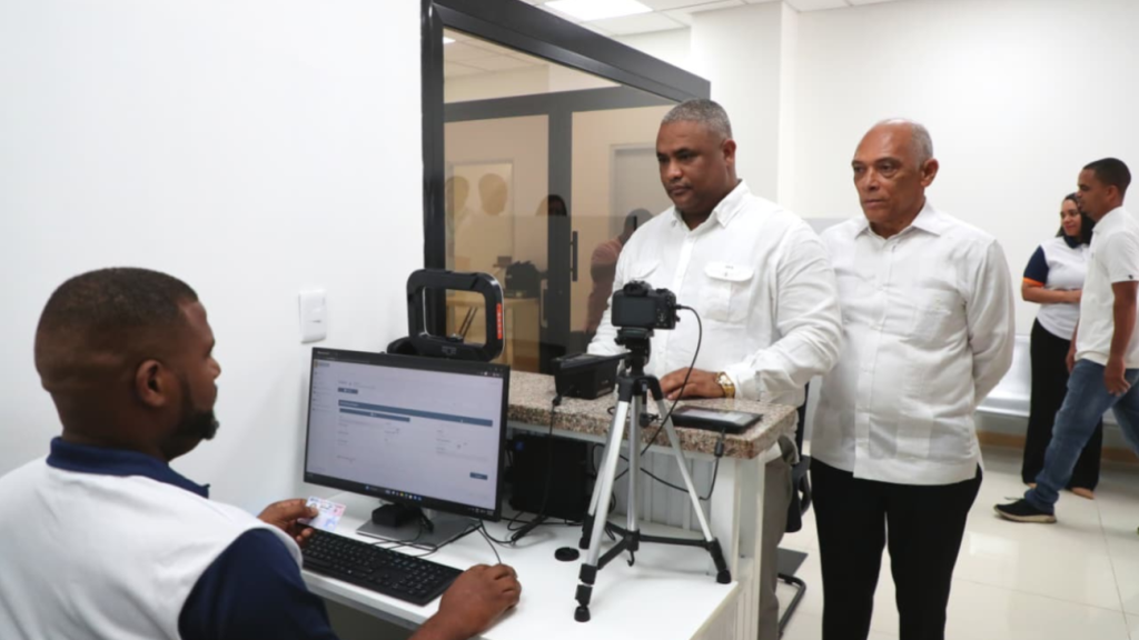 Samaná estrena oficina de licencias de conducir para acercar servicios del Intrant a la población
