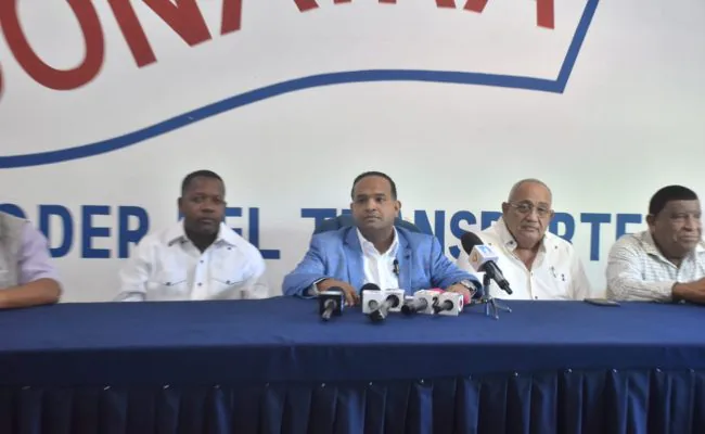 Conatra rechaza supuesto aumento del pasaje anunciado en el Cibao; dice esos transportistas golpean al pueblo
