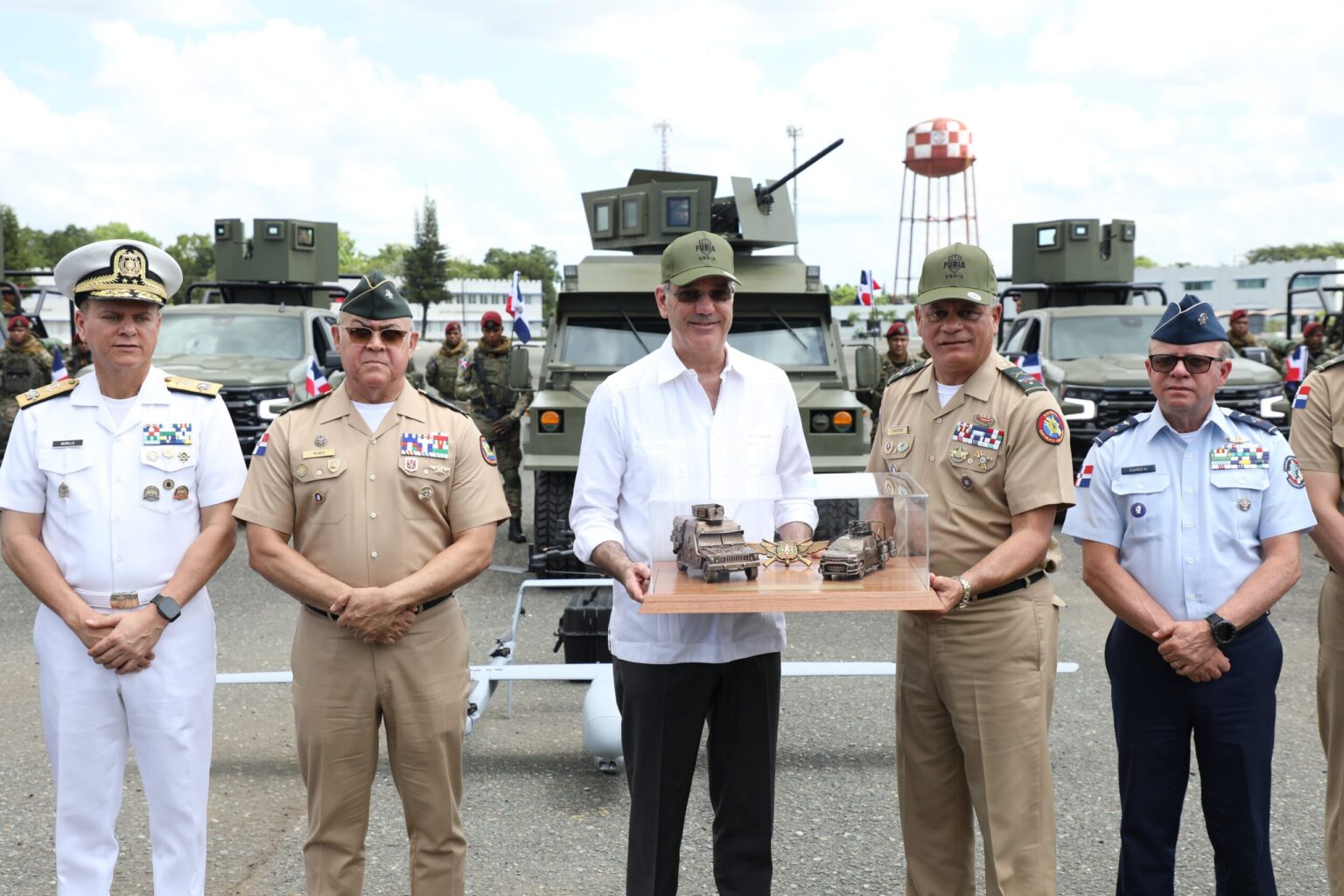 Abinader entrega 179 vehículos y nuevos equipos para fortalecer las Fuerzas Armadas