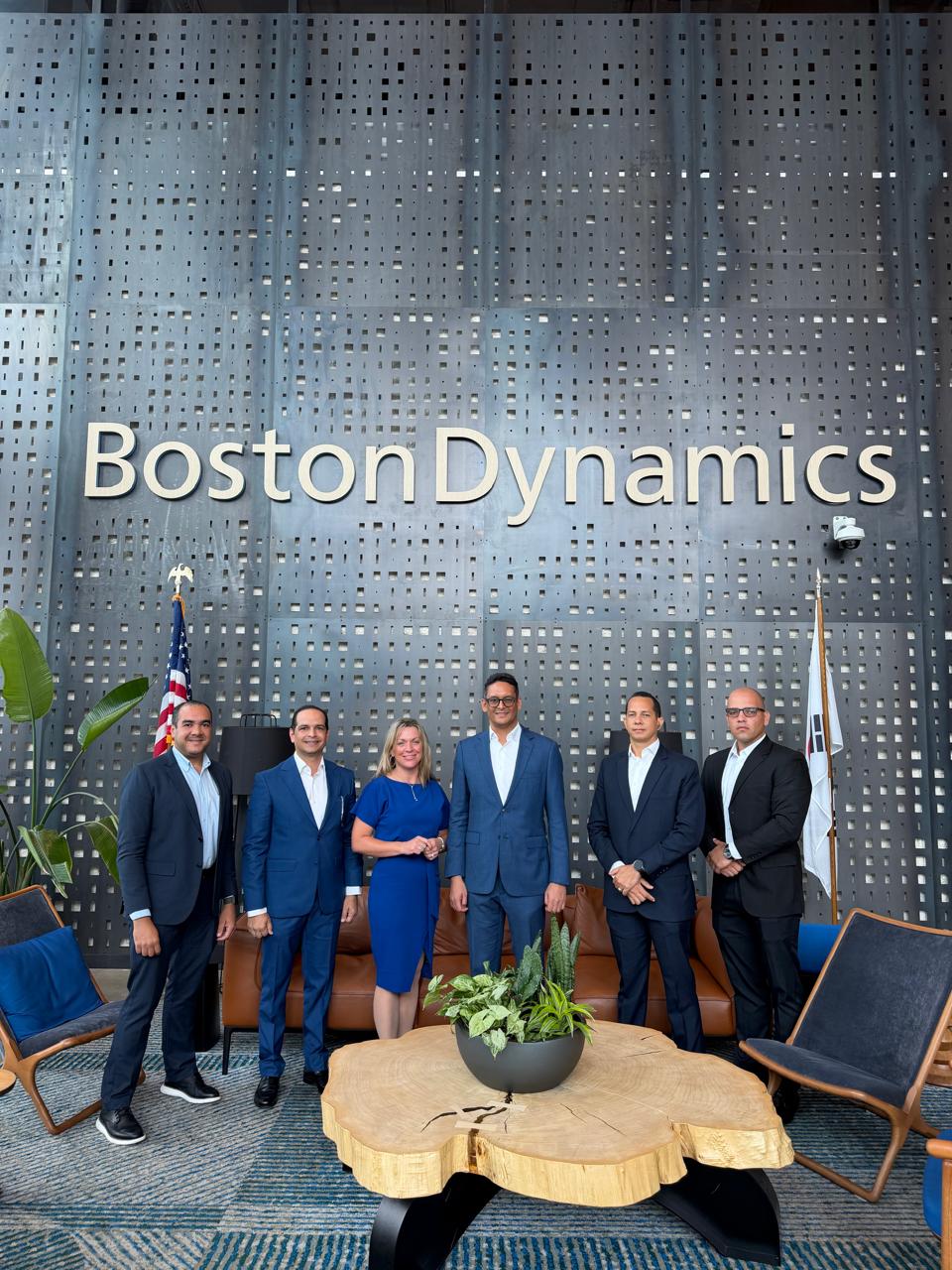 Boston Dynamics y el Sistema 911 impulsan el uso de robótica para atender emergencias en República Dominicana