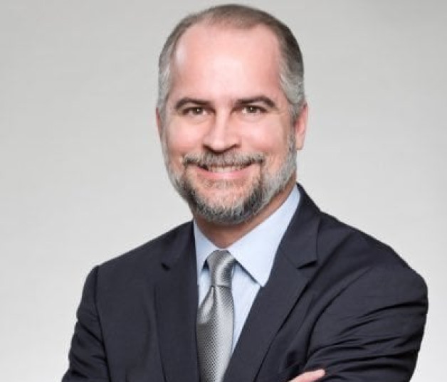Supervisión bancaria y protección al usuario marcan gestión de Alejandro Fernández