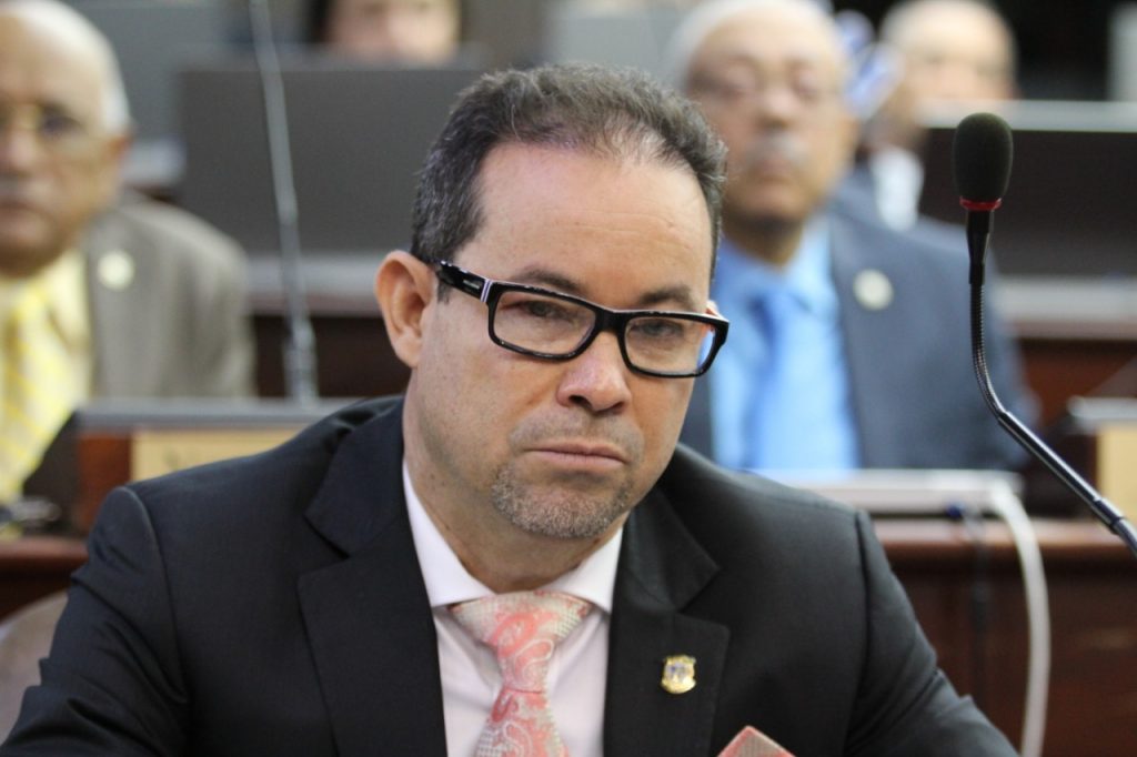 PRM reelige a Amado Díaz como vocero del Bloque de Diputados