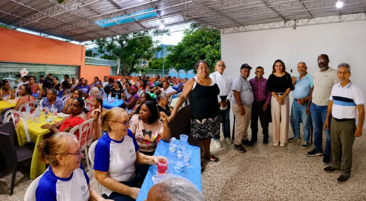 Amas de casa protestan por los altos precios de los alimentos